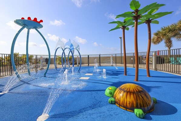 Condo, 3 Bedrooms | Property grounds