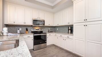 Refrigerador, horno, cafetera/tetera