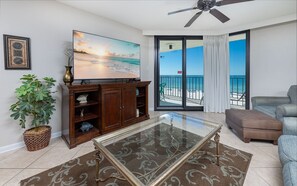 Condo, 2 Bedrooms | Living area