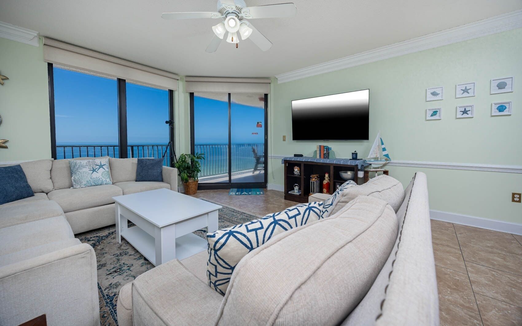 公寓式客房, 3 间卧室 | 起居区 | DVD 播放器