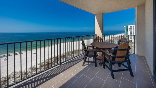 Apartamento, 3 habitaciones | Restaurante al aire libre