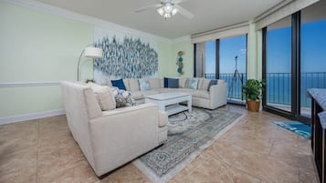 Condo, 3 Bedrooms | Living area