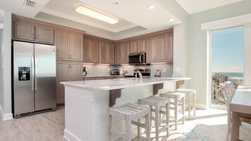 Condo, 4 Bedrooms | Private kitchen | Fridge, oven, coffee/tea maker