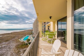 Outdoor dining - Phoenix Viii 8802 2 Bedroom Condo (Orange Beach)