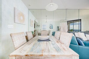 Dining - Phoenix Viii 8802 2 Bedroom Condo (Orange Beach)