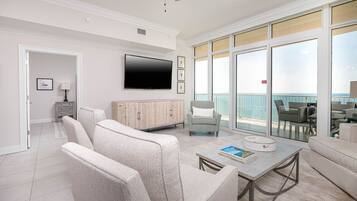 Condo, 3 Bedrooms | Living area