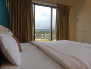 Free WiFi, bed sheets - Hotel Vegas (Khandala)