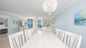 Apartamento, 3 habitaciones | Restauración