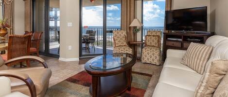 Condo, 3 Bedrooms | Living area