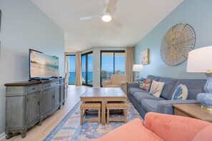Condo, 1 Bedroom | Living area