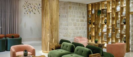 Área de estar no saguão