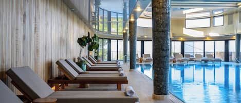 Piscine intérieure