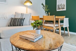 TV - Chic - Beachside Condo - 1min walk to beach! (Santa Rosa Beach)