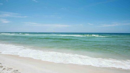 Boutique 30A Beach Getaway - 3 mins walk to beach! Sleeps up to 6.