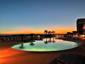 Pool - Beachfront Stylish Condo - Stunning Views! Sleeps up to 6. (Gulf Shores)