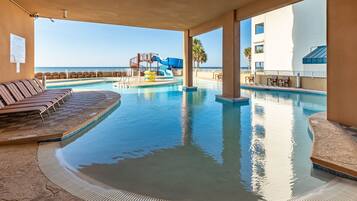 Condo, 3 habitaciones | Alberca | Alberca techada y alberca al aire libre