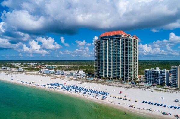 Condo, 3 habitaciones | Playa | En la playa 