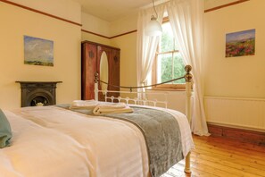 3 habitaciones, decoración personalizada y muebles diferentes