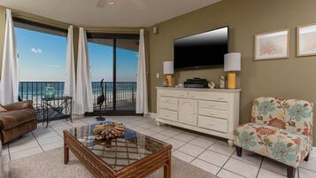 Condo, 2 habitaciones | Área de sala de estar