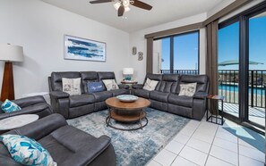 Condo, 3 Bedrooms | Living area