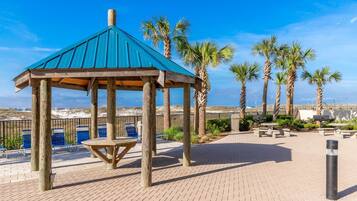 Condo, 2 Bedrooms | Property grounds