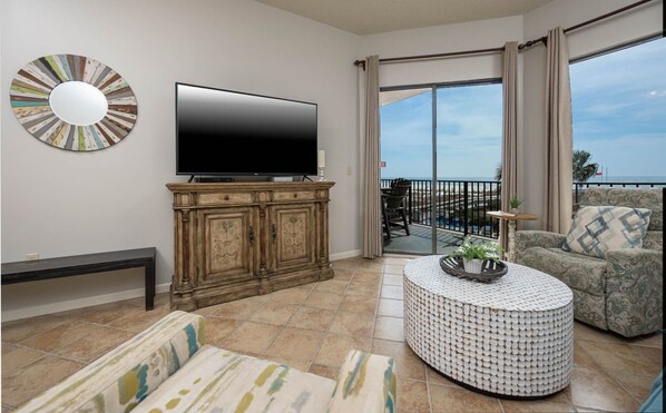 Condo, 2 chambres | Aire de séjour