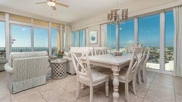 Condo, 4 phòng ngủ | Khu ăn uống