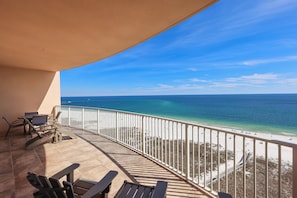 Condo, 3 Bedrooms | Property grounds