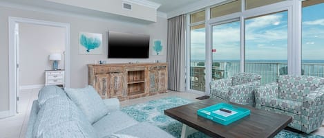 Condo, 3 Bedrooms | Living area