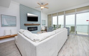 Condo, 2 habitaciones | Área de sala de estar