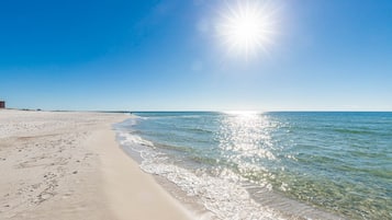 Condo, 2 habitaciones | Playa | En la playa