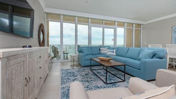 Condo, 2 habitaciones | Área de sala de estar | Reproductor de DVD