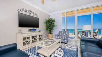 Condo, 2 Bedrooms | Living area