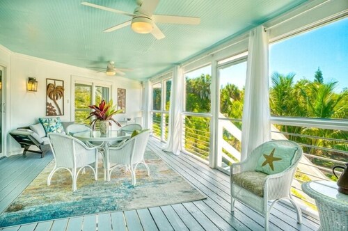 Henderson 3 Bedroom Home by RedAwning