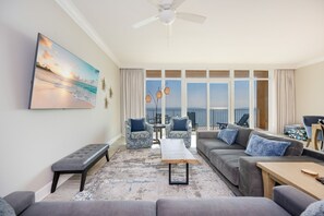 Condo, 2 Bedrooms | Living area