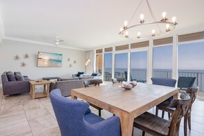 Condo, 2 Bedrooms | Dining