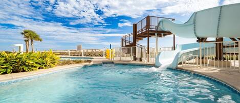 Apartment, 4 Schlafzimmer | Pool | Innenpool, Außenpool
