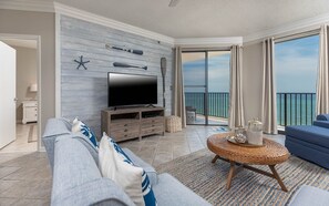 Condo, 3 Bedrooms | Living area