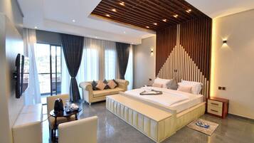 8 bedrooms, in-room safe, iron/ironing board, free WiFi