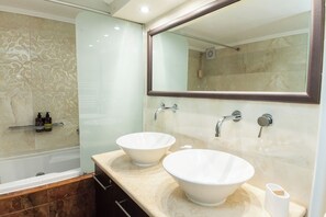 Apartment | Bathroom