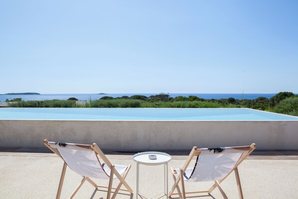 Outdoor pool - Villa Azai tu Suites (Porto-Vecchio)