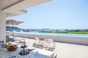 Outdoor dining - Villa Azai tu Suites (Porto-Vecchio)