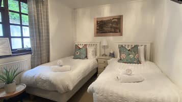 Desk, laptop workspace, free WiFi