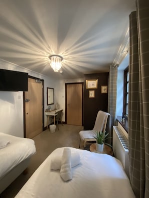 Room - The Rising Sun Inn (Longfield)