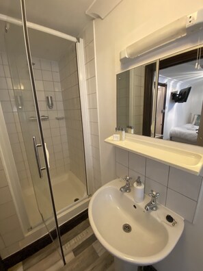 Luxury Twin Room, Ensuite | Bathroom - The Rising Sun Inn (Longfield)