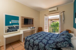 Double Room | Minibar, in-room safe, individually furnished, laptop workspace
