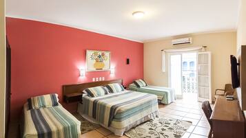 Quarto quádruplo | 1 quarto, frigobar, cofres nos quartos, individualmente mobiliados