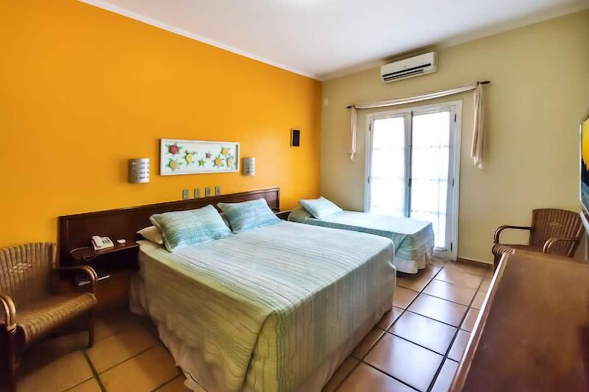 Standard Triple Room | In-room safe, laptop workspace, free WiFi, bed sheets