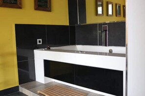 Interior - Stylish suite with large terrace & stunning view (Rogatec)