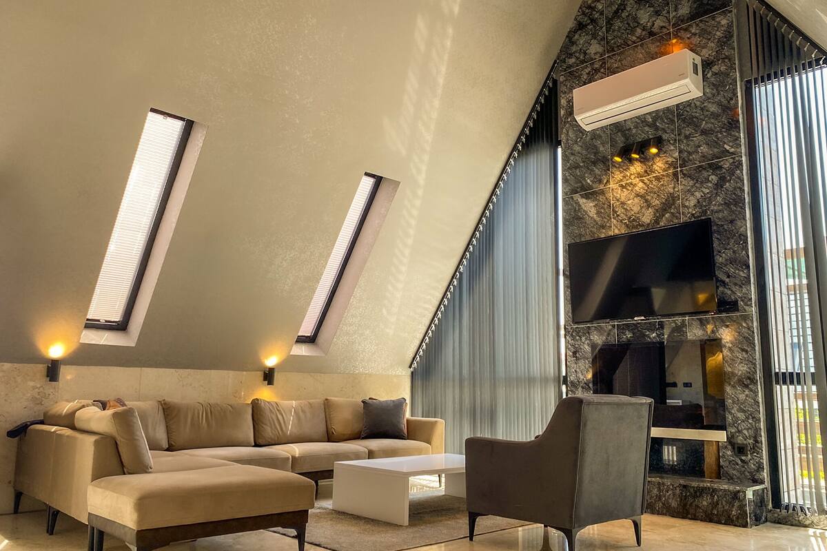 Memory-foam beds, minibar, desk, free WiFi